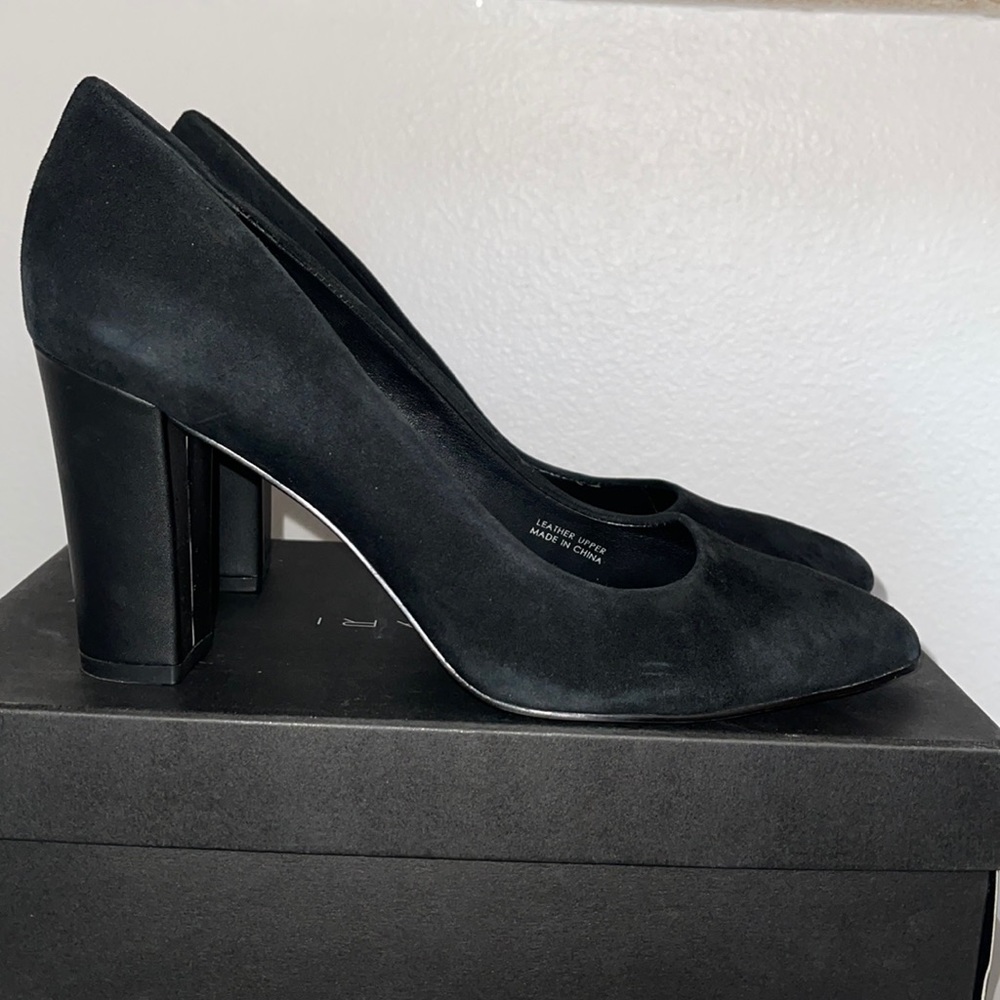 Tahari Ava pump - 9.5